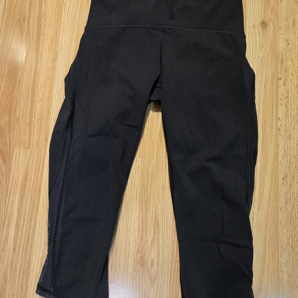 Lululemons Leggings . Size 6 .Black In Color